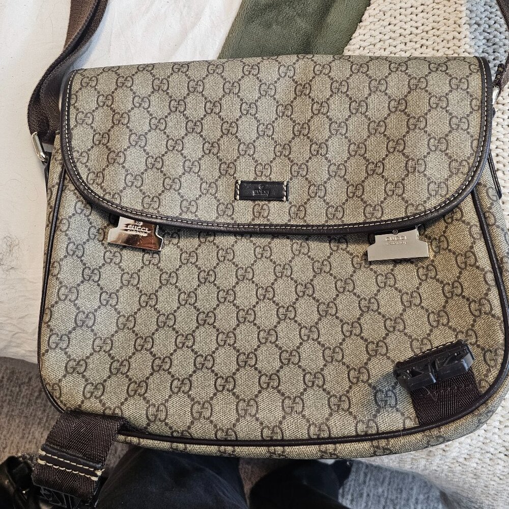 Gucci tan/beige Gg crossbody messenger bag